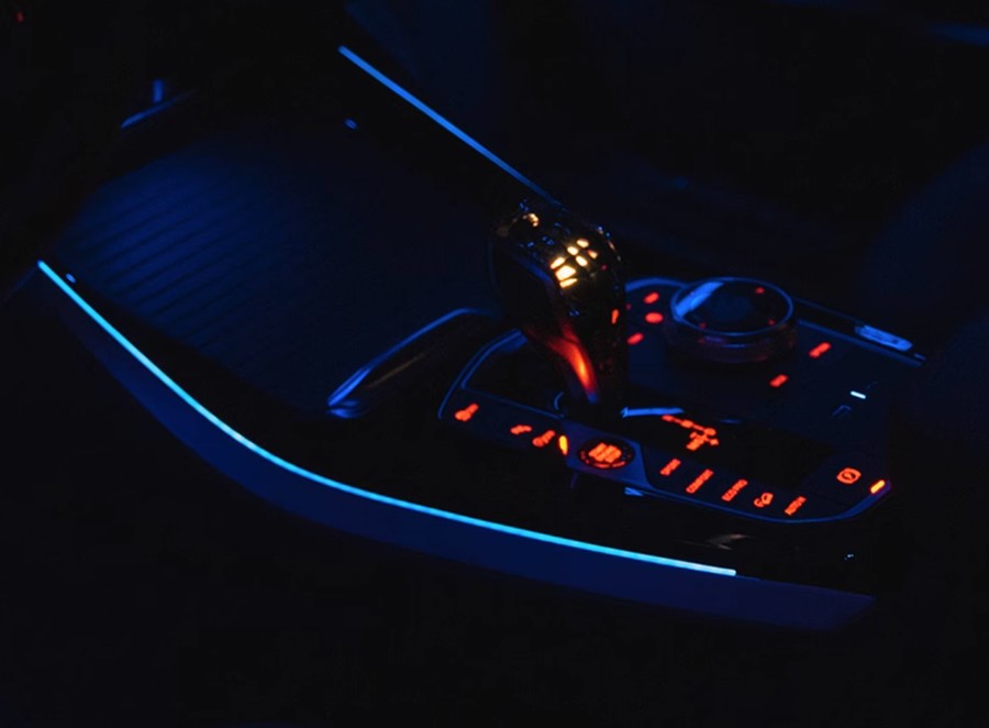 BMW X3 X4 iX3 기어패널 엠비언트 확장 시공 작업.