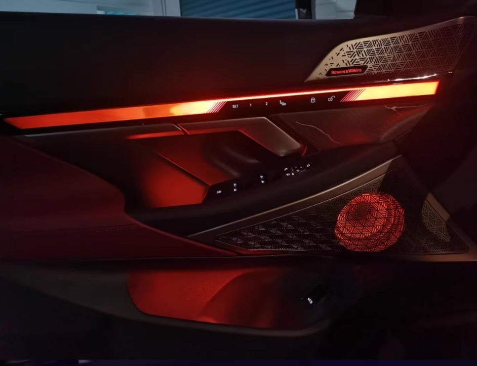 BMW G60 신형 5시리즈 엠비언트 스피커 확장 시공기
