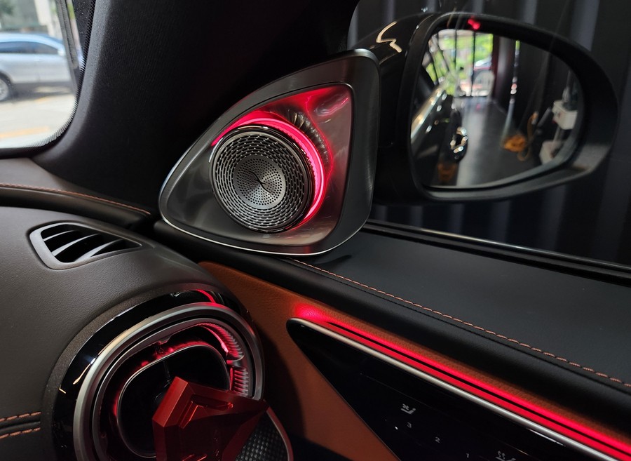 벤츠 X254 신형 GLC 4D 부메스터 + 후석송풍구 엠비언트 시공.