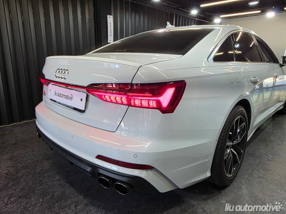 아우디 A6 C8 매트릭스 타입 헤드라이트 + 테일램프 라인 교체.