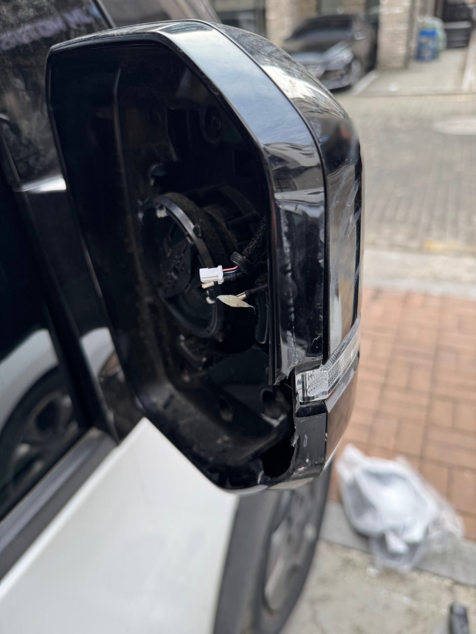 김포 백미러 교체 기아 PV5 주차미숙으로 파손된 하우징 교체 / 경기 파주