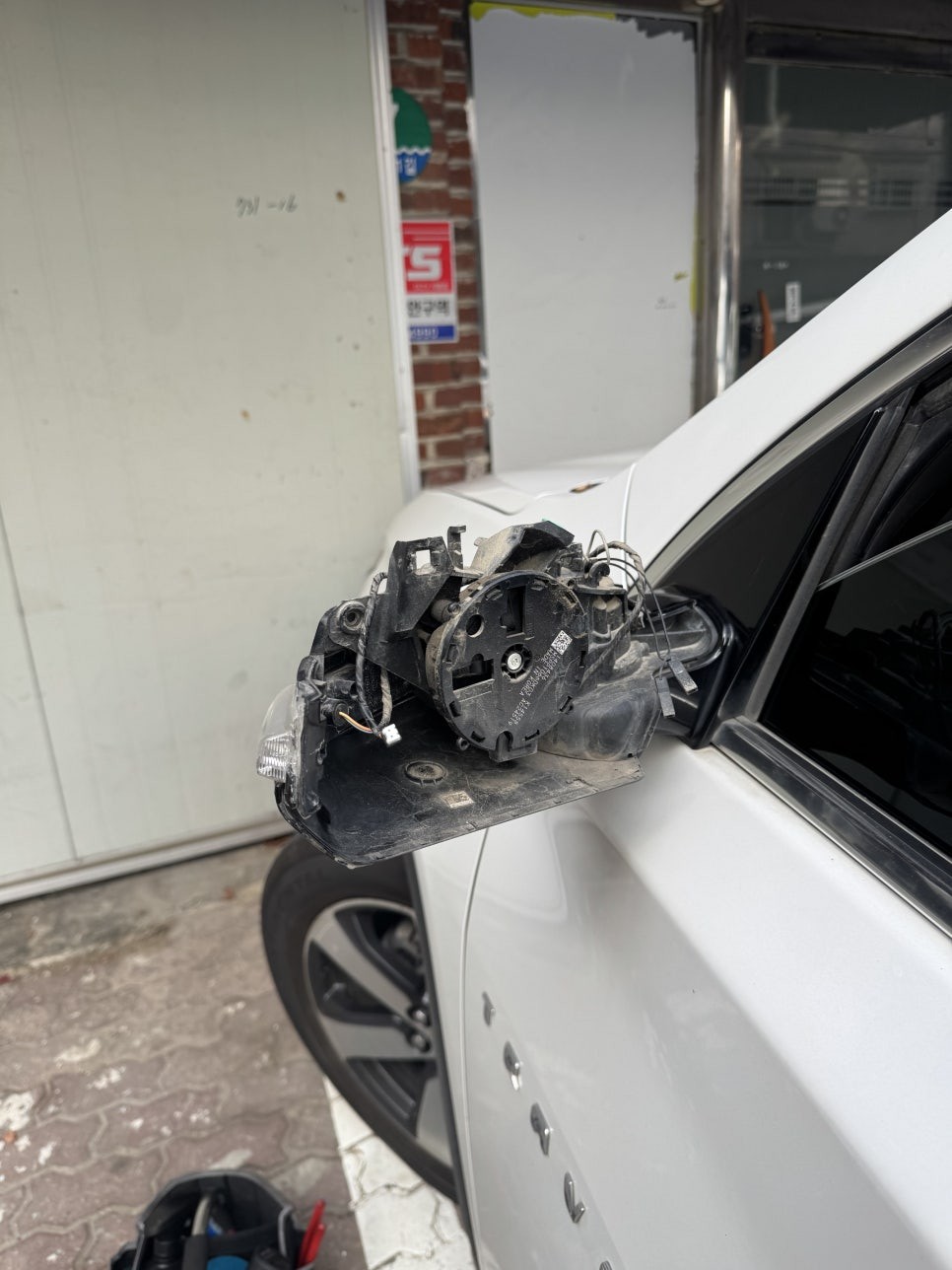 일산 사이드미러수리전문 업체에서 쉐보레 트래버스 하우징 턴시그널 파손 수리 / 경기 파주