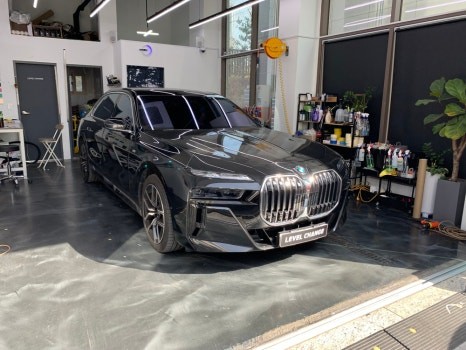 BMW G70 7시리즈 크롬죽이기로 올블랙포스 중랑구랩핑