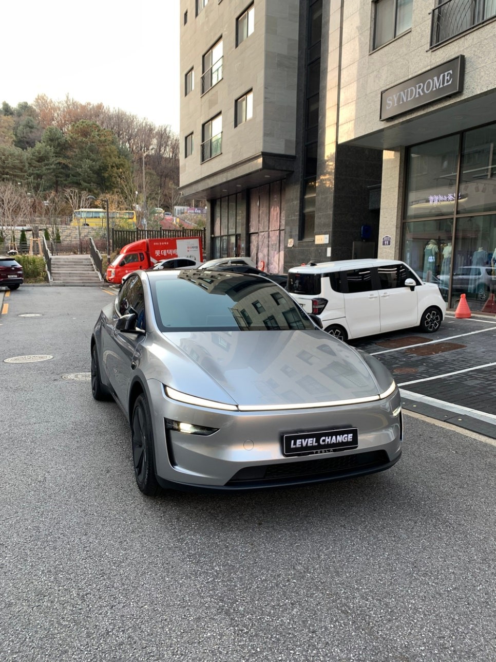 테슬라 모델 Y 주니퍼 GT 실버 전체랩핑 시공기 중랑구랩핑 / 서울 중랑구