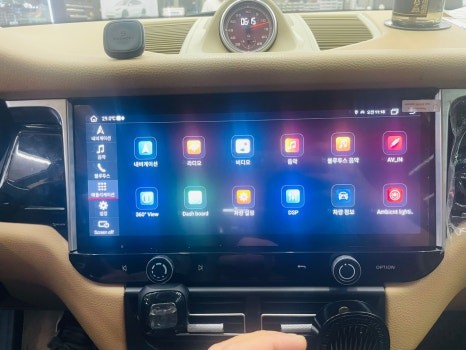 송파 포르쉐 마칸S 안드로이드올인원 장착 잘하는 곳 안드로이드올인원전문점 오토갤러리입니다