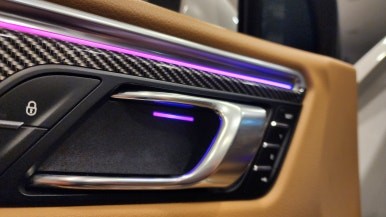 [PORSCHE] 포르쉐 마칸 신형개조와 함께 실내 풀 엠비언트 작업! 전차종이 아닌 전용 LED 제품! 오직 낭만무역 최신형 엠비언트 / 충청 금산