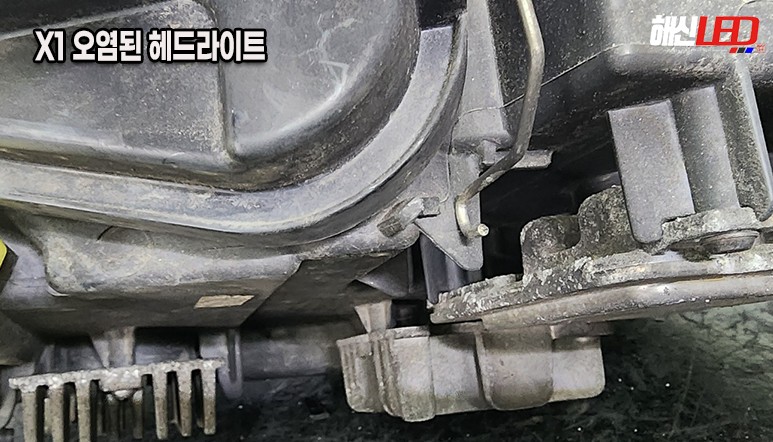 경기도 수원 화성 BMW X1 1세대 13년식 오염된 헤드라이트 투명 커버 교체 수리 / 화성 봉담