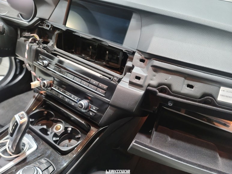 부산 BMW F10 520D NBT , JW COMPANY 무선 카플레이 / 무선 안드로이드 오토 터치 모니터 교체 시공