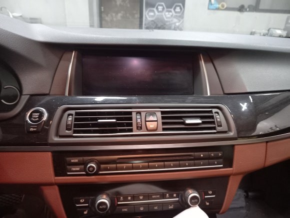 서울 / BMW 520D NBT 안드로이드 올인원 모니터교체 카플레이 안드로이드 오토 핸드폰연동 12인치 10인치 강남구서초구 안드로이드 올인원 장착설치점 시공점 양재동 아지트 / 강남.송파.서초.동작.강동
