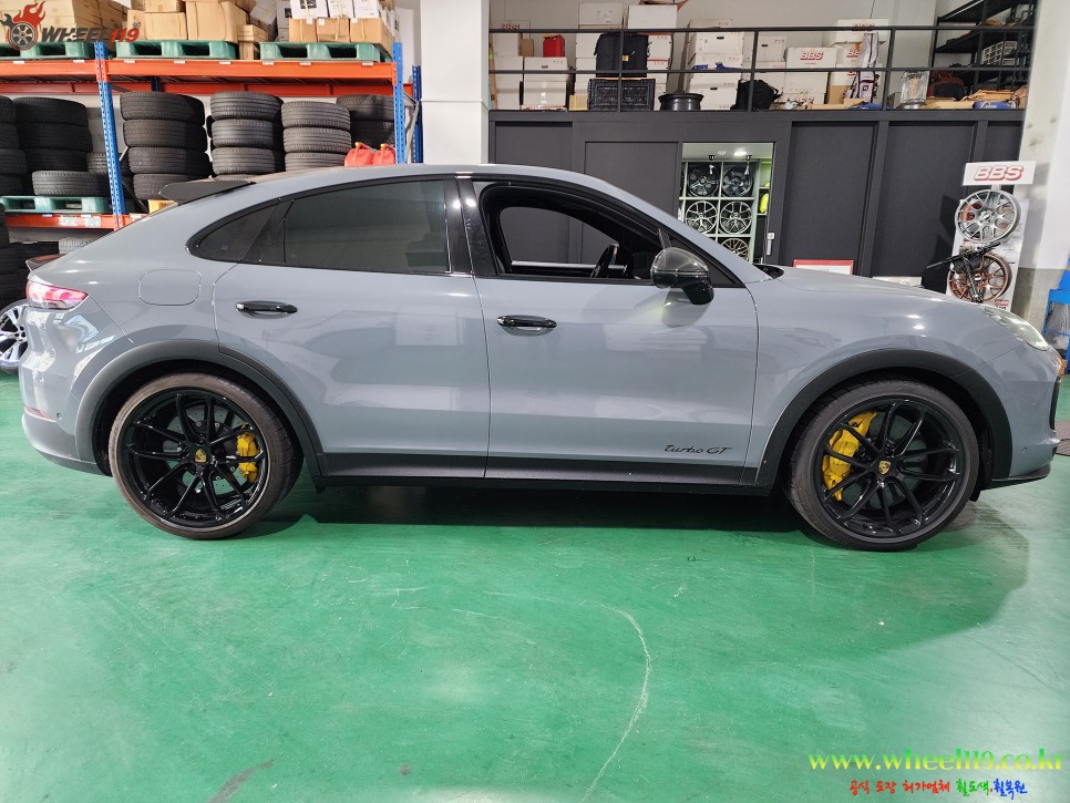 휠 기스 복원 포르쉐 타이칸 4s 크로스 투리스모 블랙 도색(휠수리) / 포르쉐 / 타이칸 / 부천, 광명