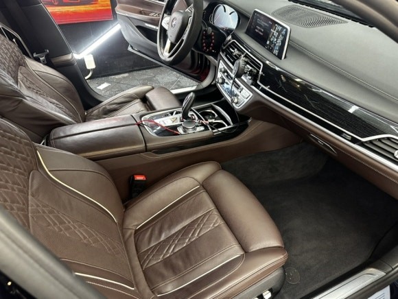 BMW 7시리즈 플레티넘 케어, 전문가의 손길로 완성된 프리미엄 세차