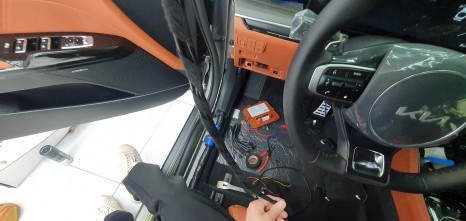 송파 KIA K5 - 멋진 디장인의 기아 K5에 아이나비 퀀텀3와 아이볼트를 품앗이 시공합니다! / 잠실, 삼전, 송파
