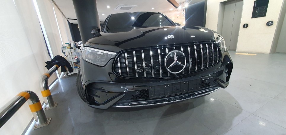 BENZ GLC 300 Coupe (X254) - 더 뉴 GLC300 쿠페 순정그릴에서 세로그릴 또는 GT 그릴로 변경하였습니다.