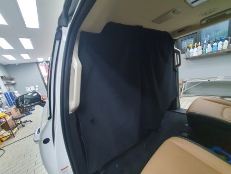 잠실 KIA KA4 CARNIVAL - 기아 카니발 스타일 카커텐 공임 장착과 1열과 2열사이 중간 암막커튼 시공! / 잠실, 삼전, 송파