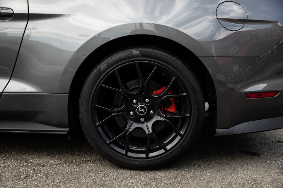 [포드 머스탱 2.3T 에코 부스트] 쉘비 GT500 스타일 바디킷 + 캘리퍼 도색 + 커스텀 가변 배기 / 포드 / 머스탱 / 부산 기장군