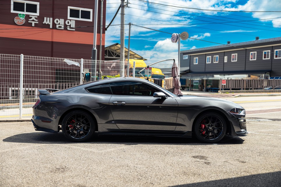 [포드 머스탱 2.3T 에코 부스트] 쉘비 GT500 스타일 바디킷 + 캘리퍼 도색 + 커스텀 가변 배기 / 포드 / 머스탱 / 부산 기장군