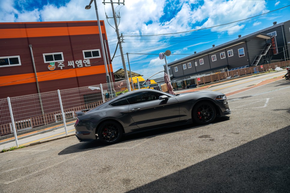 [포드 머스탱 2.3T 에코 부스트] 쉘비 GT500 스타일 바디킷 + 캘리퍼 도색 + 커스텀 가변 배기 / 포드 / 머스탱 / 부산 기장군