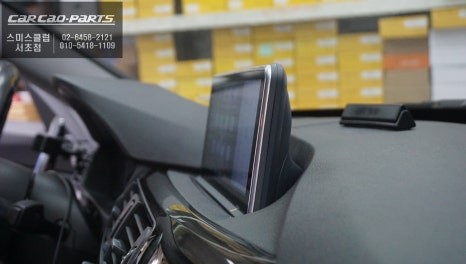 BMW 3GT 순정 디스플레이 탈거 후 1:1 짹바이짹 시공! 스마트폰과 연동되는 10.25인치 터치 카플레이 모니터 장착. / 서초구 서초동
