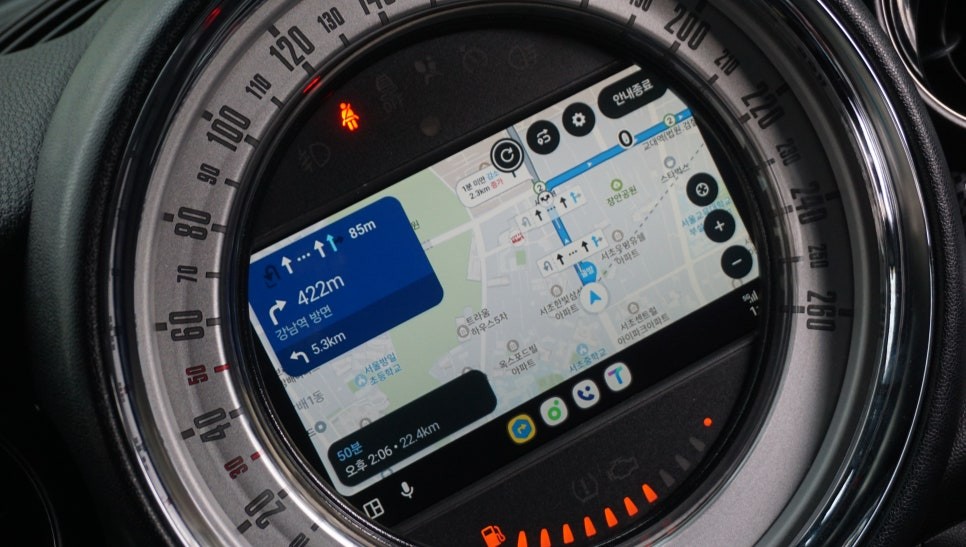 감성UP! 미니 컨버터블 이 기능 하나로 드라이브가 달라졌다. 스마트폰과 연동되는 카플레이. / 서초구 서초동