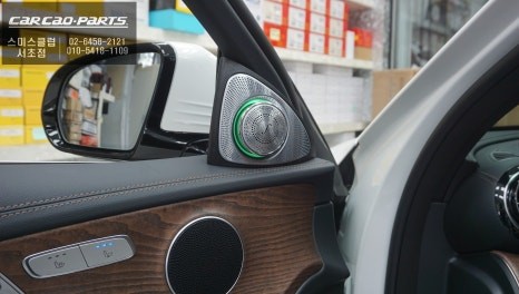 벤츠E350차량 실내 분위기를 더욱 고급스럽게 만들어주는 전동 부메스터와 LED미드커버 시공. / 서초구 서초동
