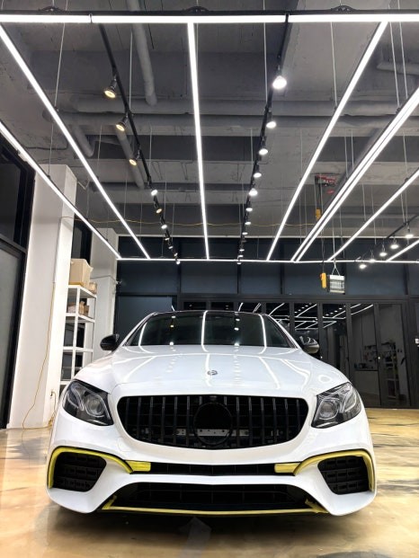 벤츠 E220d 전체랩핑 화이트. 김포 랩핑 보험처리 찾으신다면 정답은 여기입니다 .! / 경기 김포
