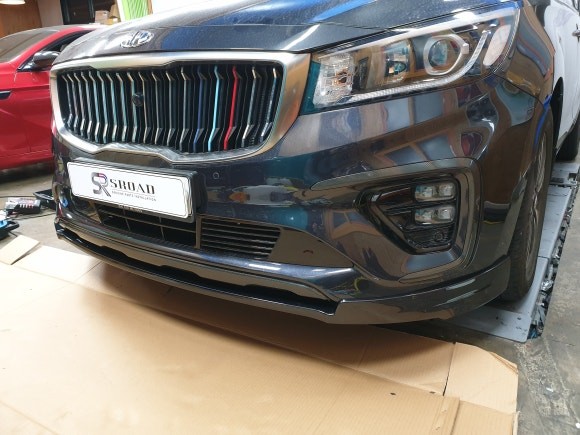 더뉴카니발 9인승 뒷범퍼 개조+AG 바디킷 장착+크롬죽이기 랩핑 / 제주 월평