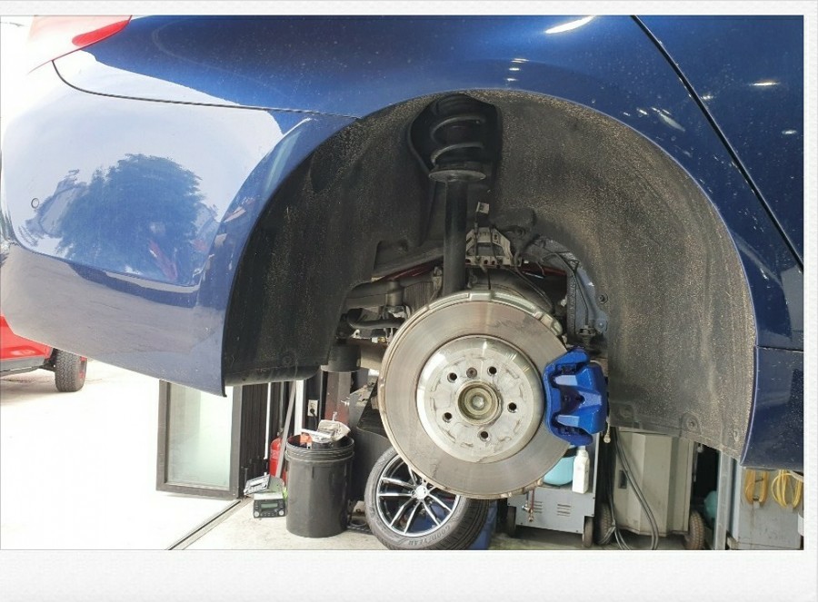 [첨단타이어]BMW520d 순정18인치-> 블랙크롬 커스텀휠복원+앞/뒤캘리퍼도색(블루색)전주휠복원,정읍휠 익산휠복원,김제휠복원,군산휠복원,광주휠,여수휠,충북충남휠,전남순천휠 / 전주