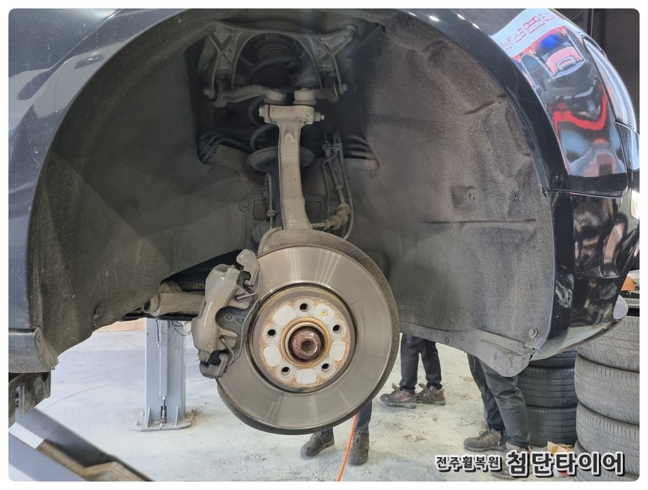 [전주휠복원 첨단타이어] 아우디A5 순정18인치 도장휠->19인치인치업(아우디A6 블랙크롬복원휠+ 금호타이어 PS71 255/35R19 조합)+캘리퍼전용우레탄도색+ 앞디스크교환 / 전주