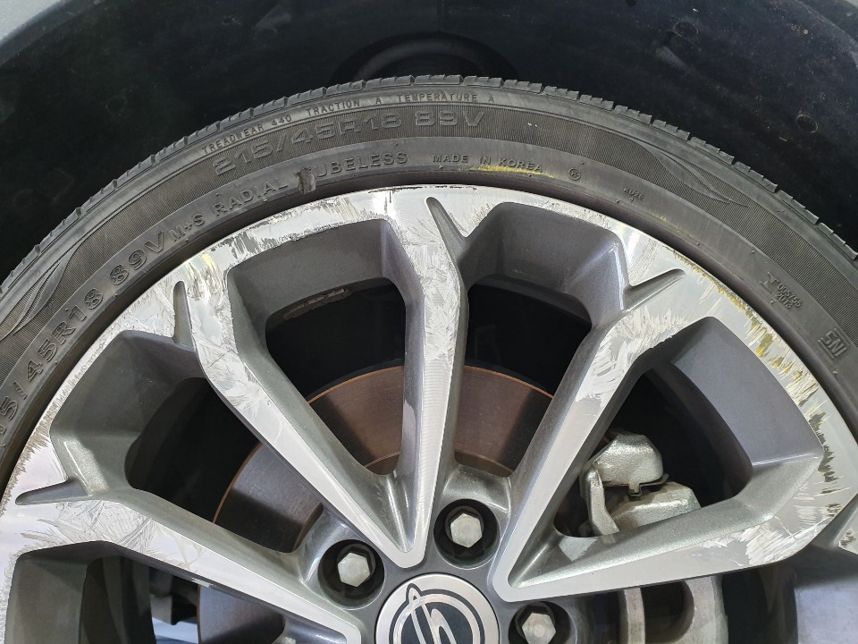 [첨단타이어] 쌍용 티볼리 순정18인치 복원휠로 교체 - / 전주