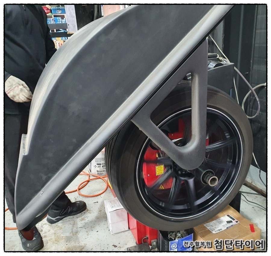 [전주휠복원 첨단타이어] 그랜져HG 18인치 아비드 이모션 TEN-R(텐알)-> 커스텀휠복원(블랙무광다이아몬드컷팅)익산김제군산휠,순창남원휠복원,대전광주휠,전주휠튜닝타이어 / 전주