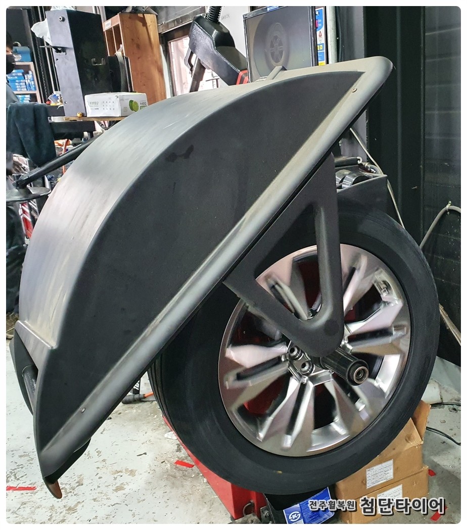 [전주휠복원 첨단타이어] 모하비 순정18인치 크롬휠-> 20인치 인치업(모하비더마스터휠+ 금호타이어 265/50R20 크루젠 KL33 조합) / 전주