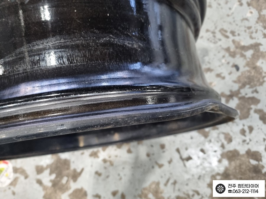 [전주 김제 휠복원 첨단타이어] 싼타페 TM 순정19인치 휠굴절+타이어마모한계선초과!-> 순정복원휠 +2355519 금호타이어 HP71 교체!광주 휠복원 대전휠복원, 익산군산휠복원 / 전주