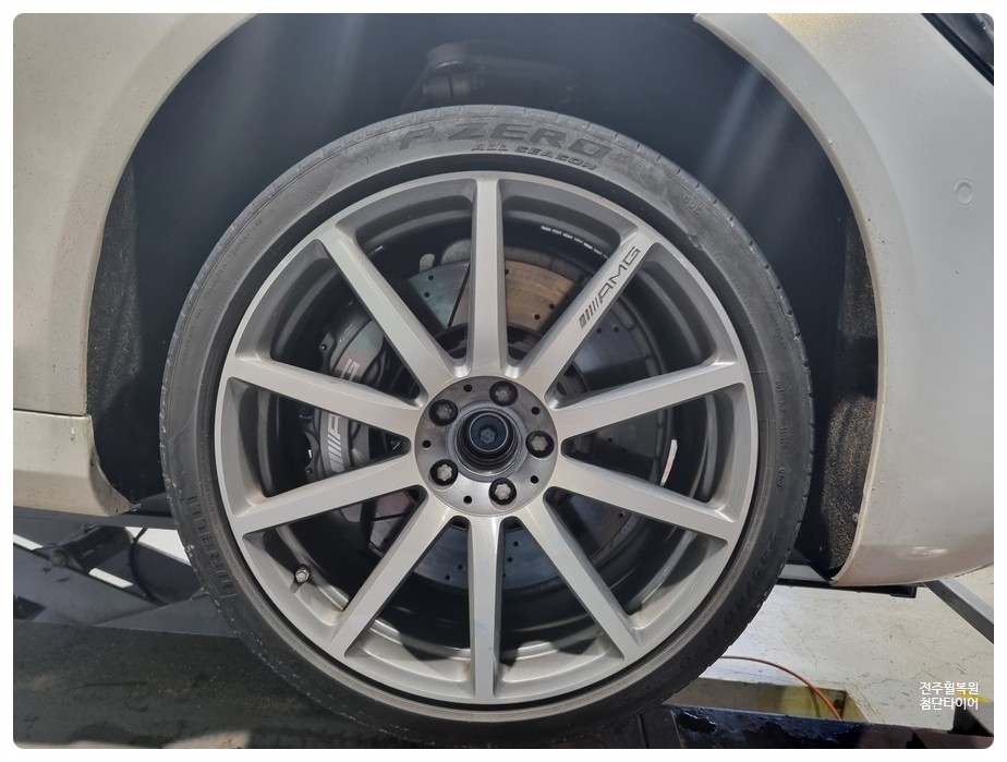 [전주 휠복원 첨단타이어] 벤츠S63 amg 순정휠->블랙유광휠복원+앞그릴블랙도색 =블랙패키지/레드캘리퍼전용우레탄도색+ 타이어 2454020 피넬리 P ZERO All Season / 전주