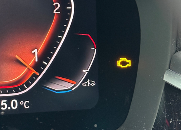 엔진 경고등 주의 원인 해결 방법은 이렇습니다