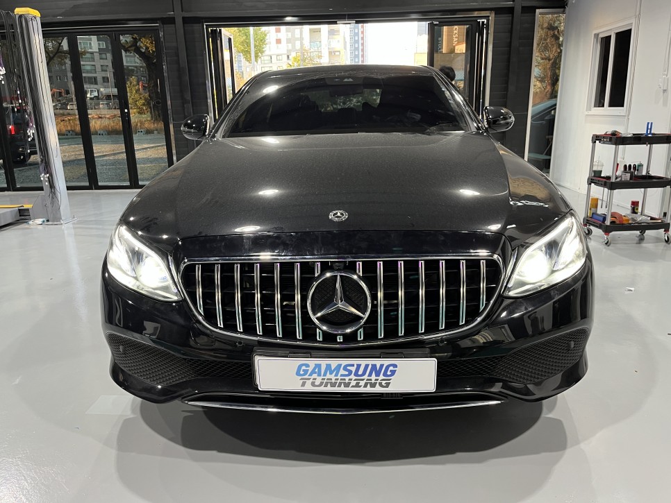 벤츠 E클래스 순정엠비언트 광량업으로 감성UP!! / 천안시 동남구