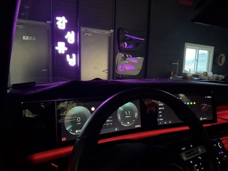 투싼 NX4 깔끔한 아크릴 매립 순정연동 엠비언트 시공으로 화려해졌네요 / 천안시 동남구