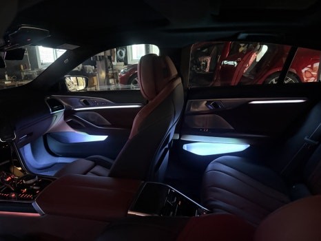 BMW M850i 실내 순정엠비언트 아쉬운광량 감성튜닝에서 엠비언트 시공으로 꽉잡아보았습니다! / 천안시 동남구