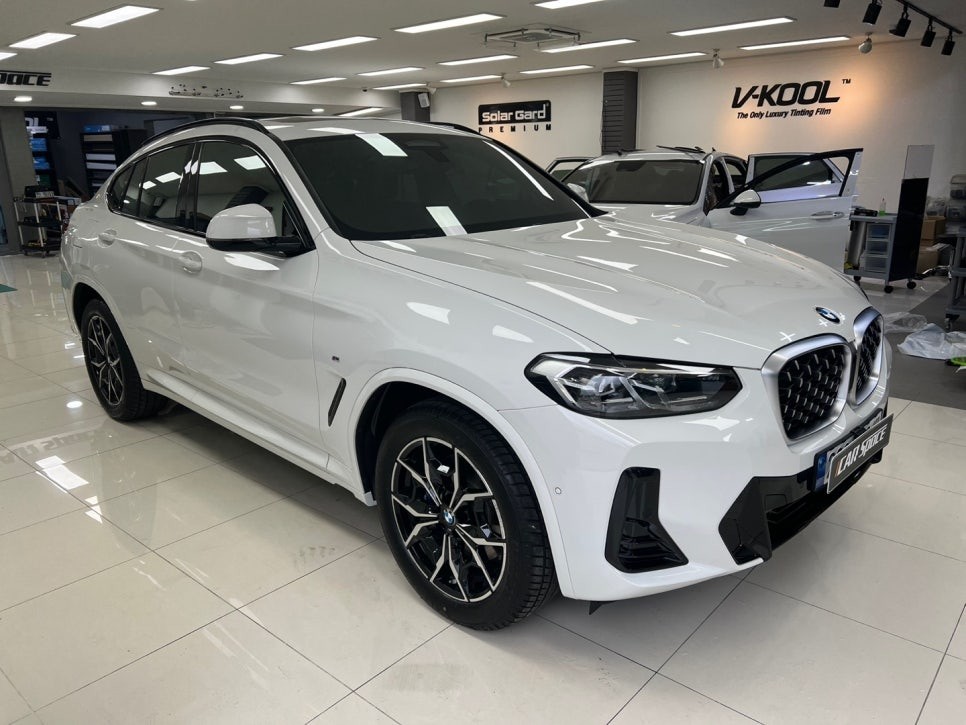카스페이스 서대구점의 인기 신차패키지 작업이 진행된 BMW X4 / 대구 달서구 이곡동