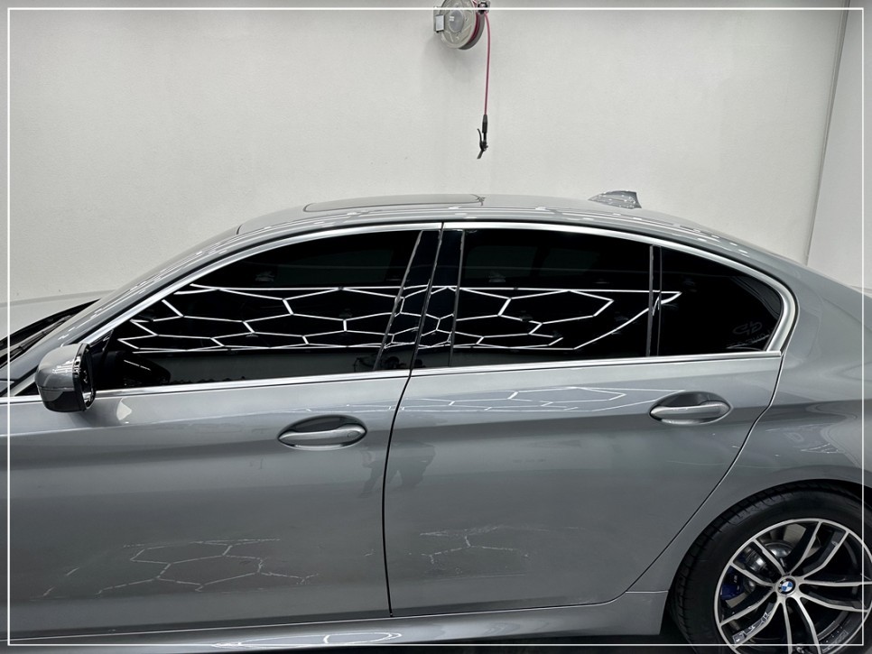 인천 청라 BMW 썬팅 비반사 블랙으로 5시리즈 윈도 틴팅 (글라스틴트 로데) / 구로동