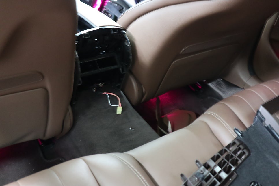 [브로모터스]벤츠E클래스 엠비언트 송풍구 /부메스터 전동트위터 교체로 실내 드레스업 !!!!! / 경남 거제, 통영, 창원