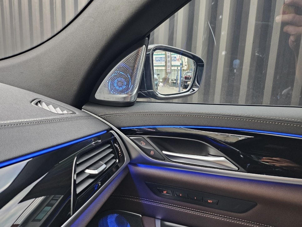 [브로모터스] 23년식 BMW6 GT 크리스탈 기어봉 / 크리스탈 죠그 다이얼 크리스탈 스타트 버튼 시공 / 회오리 스피커 엠비언트 풀패키지 교체 / 경남 거제, 통영, 창원