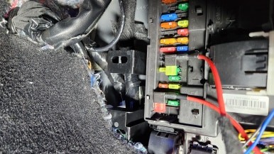 아산 보조배터리 포드 머스탱 케어셀 CZ016 인산철 블랙박스용 배터리 시트 아래 매립하기 / 충남 아산