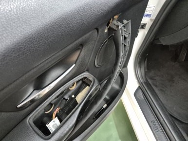BMW F30 320d 찐득하고 끈적하게 녹아내린 도어 손잡이 교체