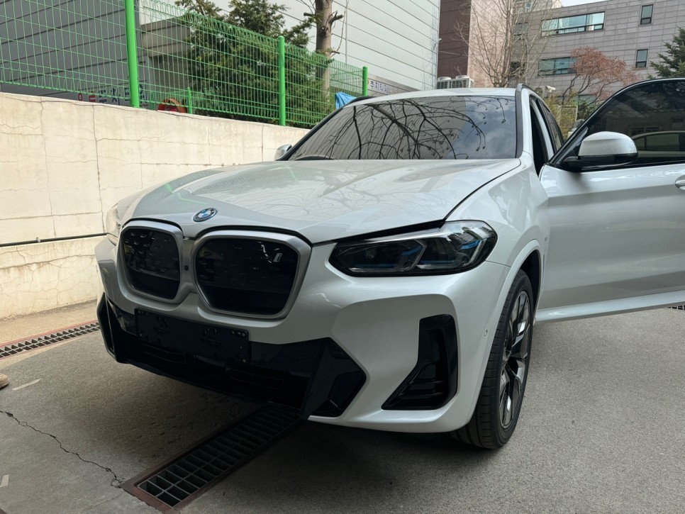 잠실 랩핑 BMW iX3 부분 랩핑, 전기차 느낌 확 살리기 / 서초, 강남, 양재