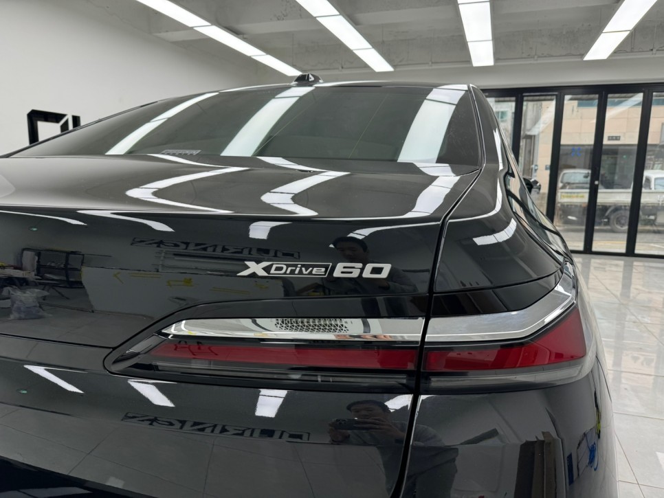 강남 랩핑 BMW i7 듀오톤 랩핑 위아래 둘 다 라인 칼 / 서초, 강남, 양재