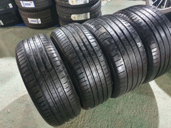 245 40 19 275 35 19 피렐리 피제로 PZ4 중고타이어 한대분 BMW 5시리즈 벤츠 E클래스 CLS 등등 차량 입니다 / 경기 포천 소흘