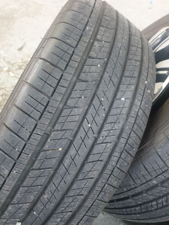 235 60 18 굿이어 어슈어런스 피네스  카니발신형 순정 OEM 타이어 중고 있지만 신품 수준 입니다 / 경기 포천 소흘