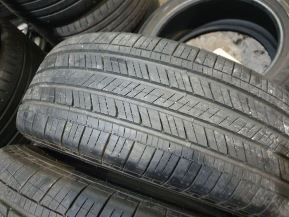 235 60 18 굿이어 어슈어런스 피네스  카니발신형 순정 OEM 타이어 중고 있지만 신품 수준 입니다 / 경기 포천 소흘