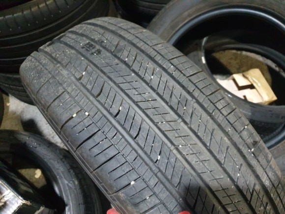 235 60 18 굿이어 어슈어런스 피네스  카니발신형 순정 OEM 타이어 중고 있지만 신품 수준 입니다 / 경기 포천 소흘