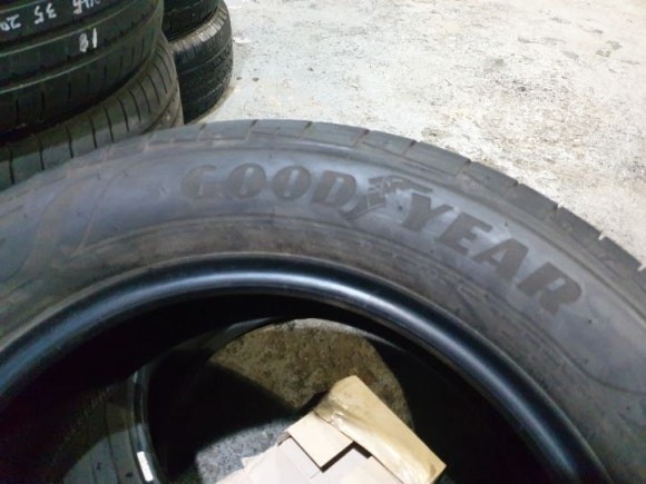 235 60 18 굿이어 어슈어런스 피네스  카니발신형 순정 OEM 타이어 중고 있지만 신품 수준 입니다 / 경기 포천 소흘